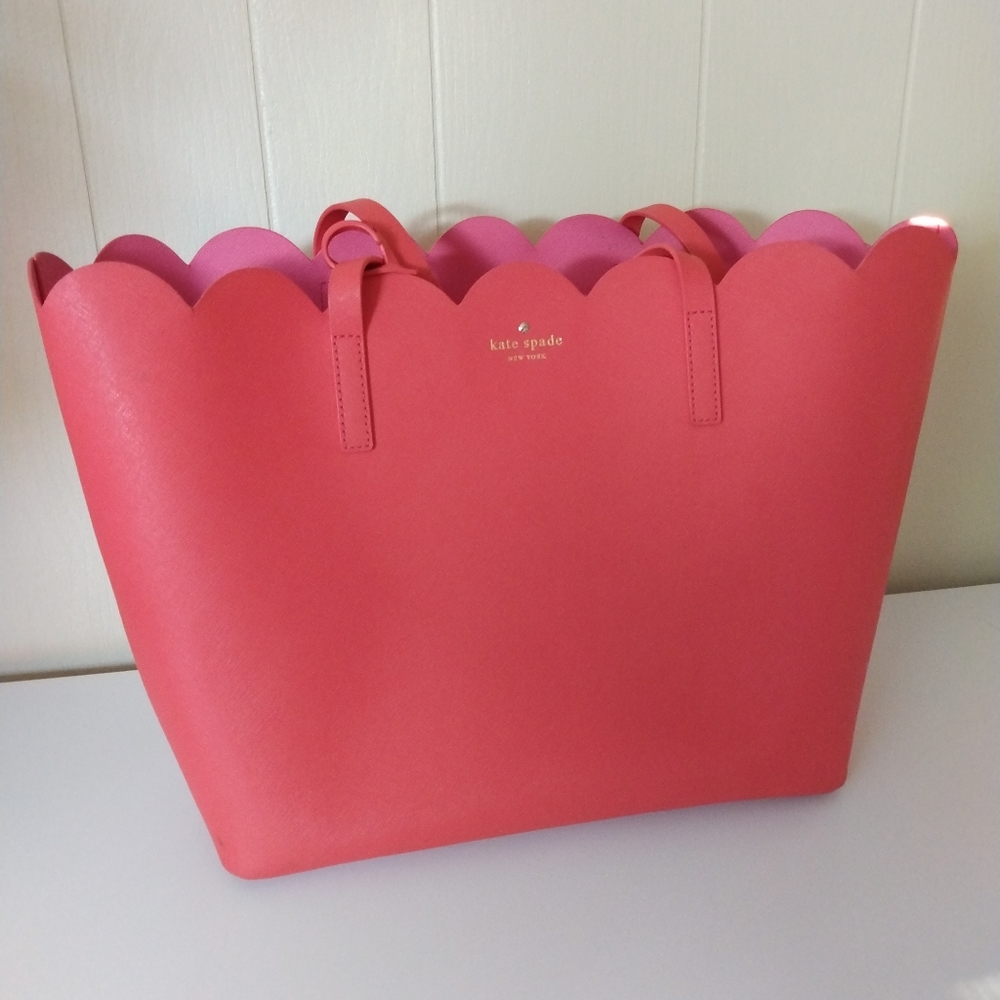 Kate Spade • scalloped tote